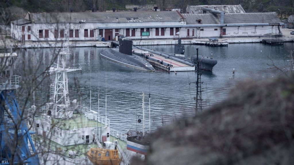 Buques de guerra e submarinos rusos en Sebastopol, Crimea, nunha foto de arquivo. (Foto: Michal Burza).