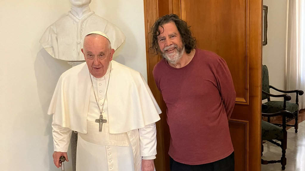 Ramón Grosfoguel co papa Francisco no Vaticano o pasado 3 de abril. (Foto: Nós Diario)