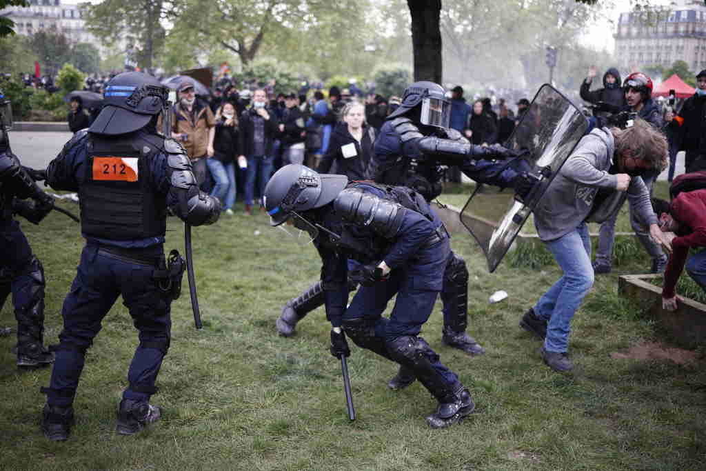 Represión o 1 de Maio en París. (Foto: Europa Press)