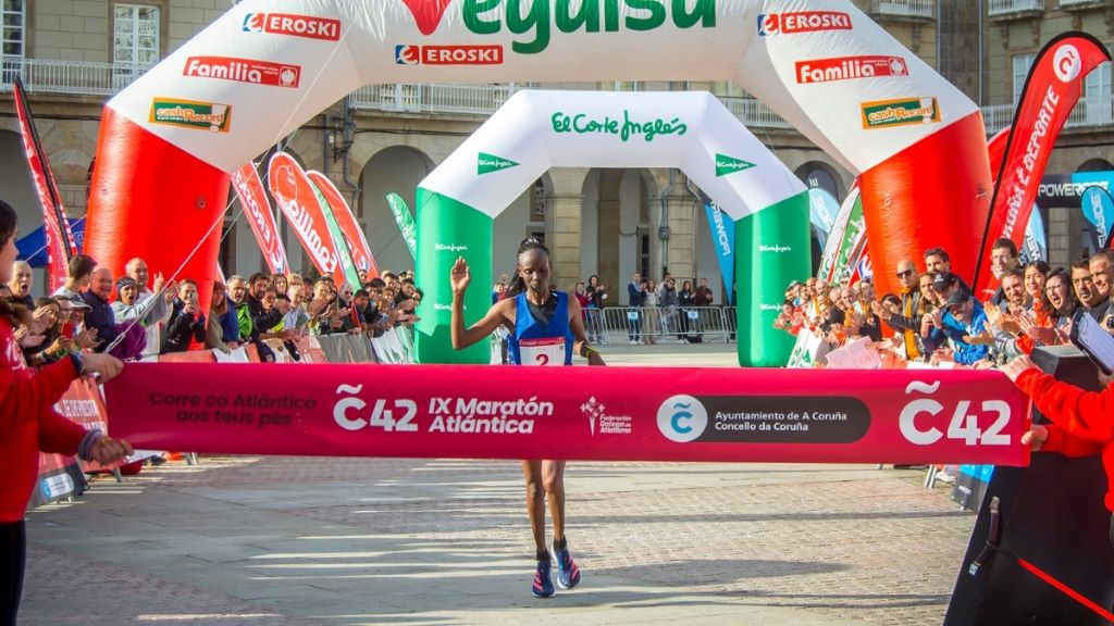 Mónica Cheruto foi a derradeira gañadora da proba herculina. (Foto: Concello da Coruña).