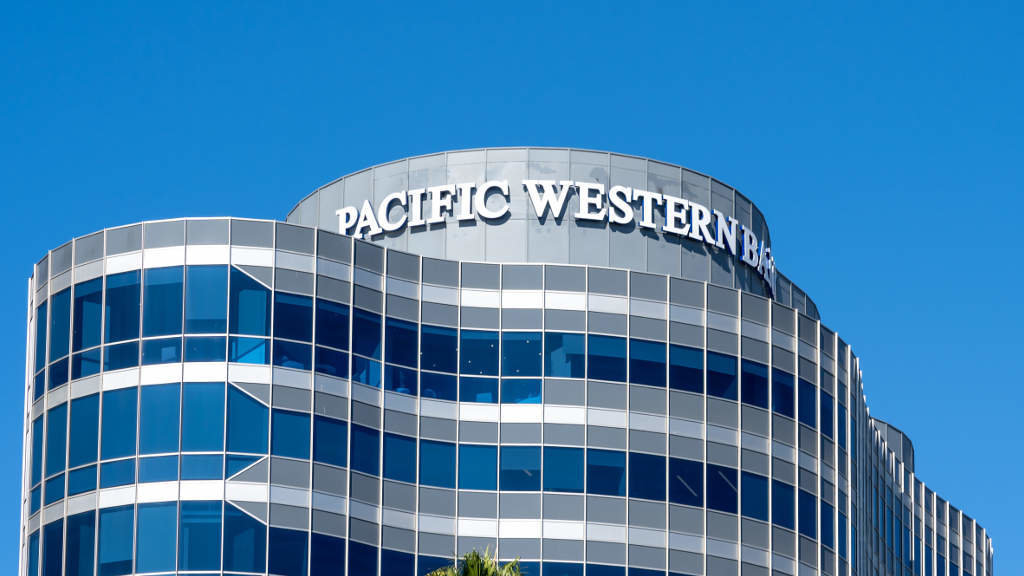 Oficinas do banco PacWest en Beverly Hills, California, EUA. (Foto: JHVEPhoto)