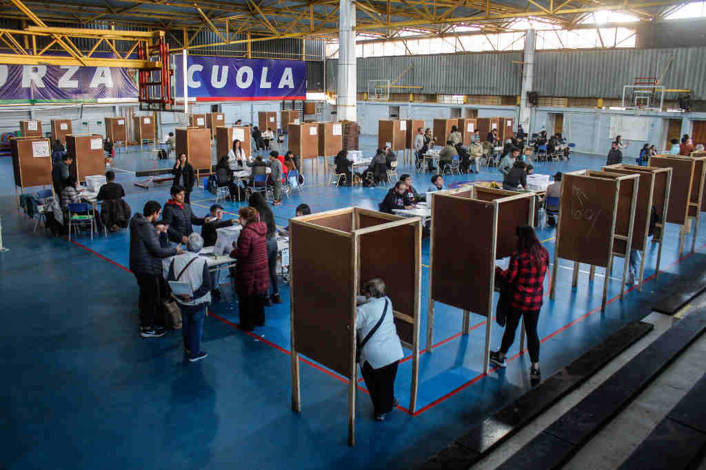 Votación o pasado domingo en Valparaíso, a 120 km de Santiago de Chile. (Foto: Cristobal Basaure Araya / Zuma Press)