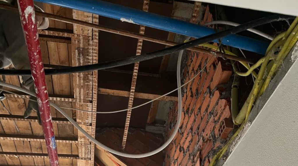A situación do teito no Gil Casares (Foto: CIG-Saúde).