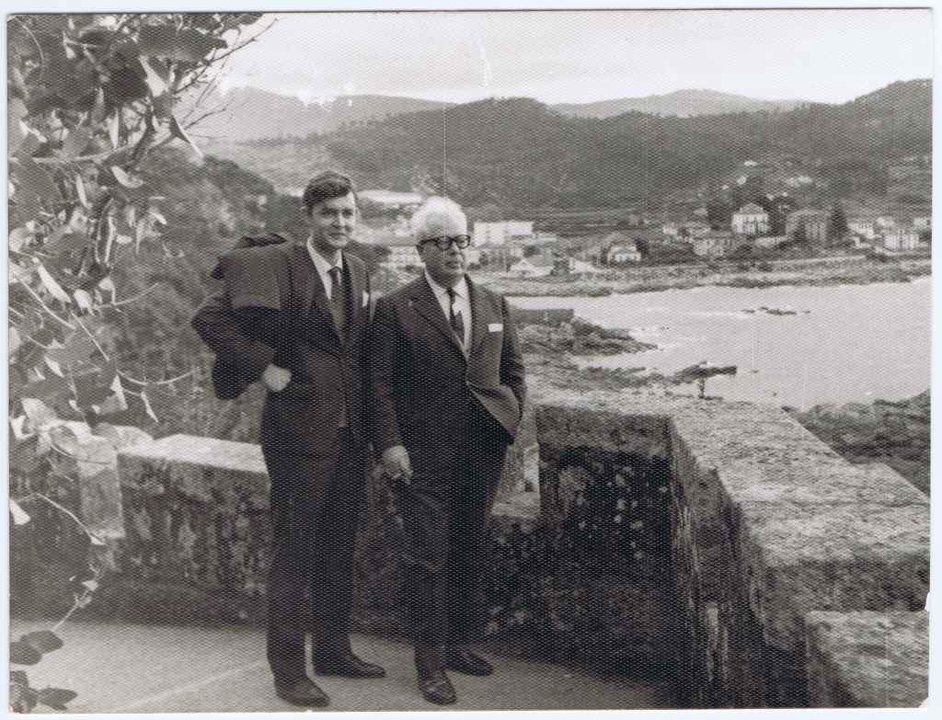 Francisco del Riego con Xosé Manuel Beiras no castelo de Baiona en 1966 (Imaxe: Arquivo Antón Mascato)