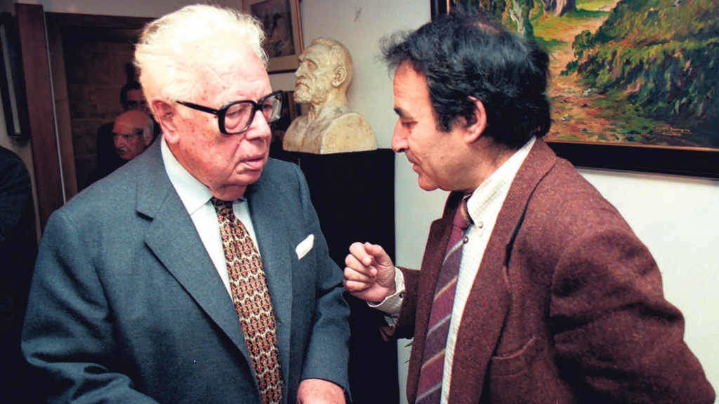 Francisco Fernández del Riego con Carlos Casares o día do pleno da súa elección como presidente da RAG em 1997 (Foto: RAG).