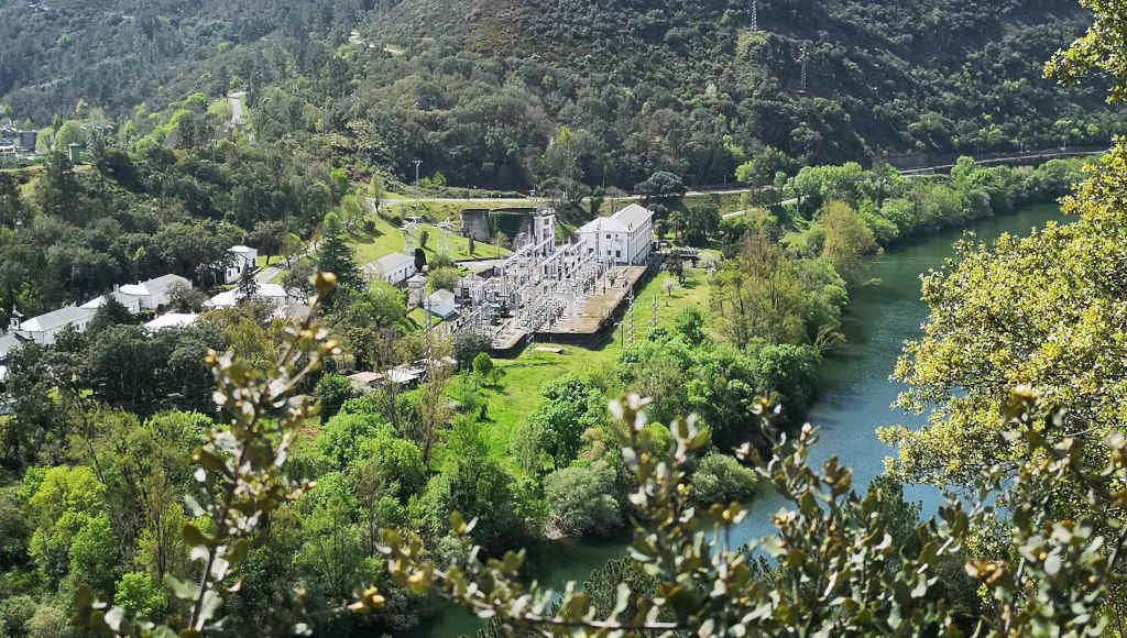 Central eléctrica en Ribas de Sil, ao pé do río homónimo, na comarca de Quiroga (Foto: M.O.).