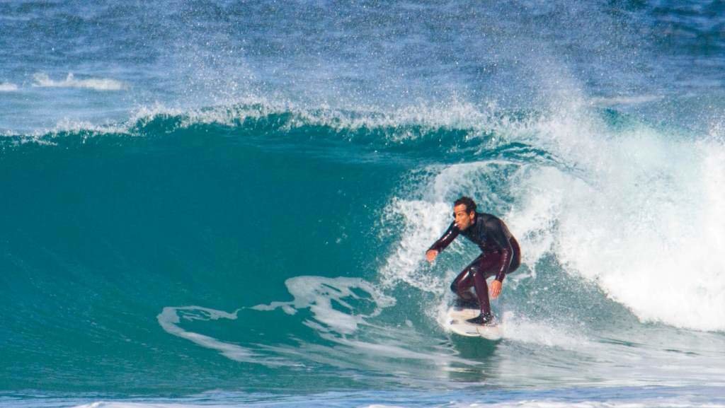 No seu primeiro torneo no mundo do surf adaptado, o Estatal de 2022, o deportista galego logrou facerse co triunfo final. (Foto: Daniel Almeida)