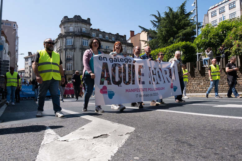 Manifestación de Queremos Galego polas rúas de Santiago o pasado 17 de maio baixo o lema 'En galego, aquí e agora'. (Foto: Arxina)