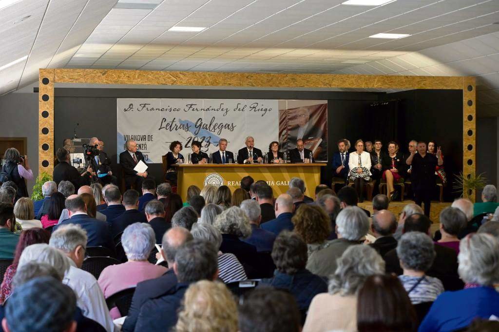 O pleno extraordinario do 17 de maio da Real Academia Galega decorreu no centro Ponte de Cuñas de Lourenzá. (Foto: RAG)