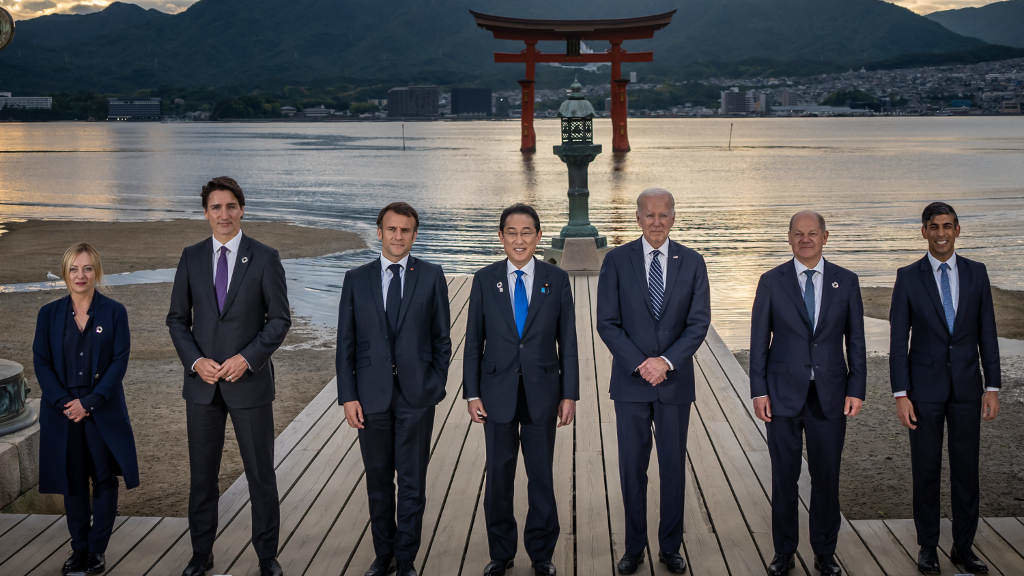 Meloni, Trudeau, Macron, Kishida, Biden, Scholz e Sunak, esta sexta feira en Hiroshima. (Foto: Michael Kappeler / Dpa)