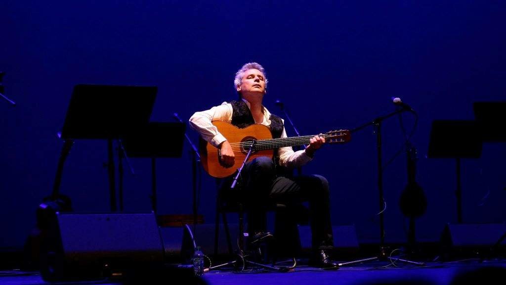 O músico portugués Pedro Jóia, esta sexta feira, no Teatro Colón da Coruña. (Foto: Deputación da Coruña)