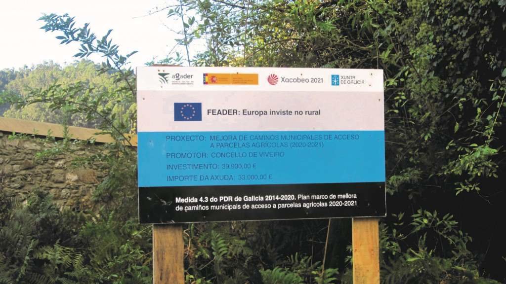 Cartel dun proxecto financiado con fondos europeos no concello de Viveiro, na Mariña. (Foto: Concello)