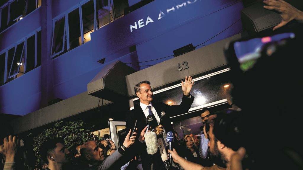 O primeiro ministro grego e líder de Nova Democracia, Kyriakos Mitsotakis, na sede do seu partido após gañar as eleccións. (Foto: Sócrates Baltagiannis)