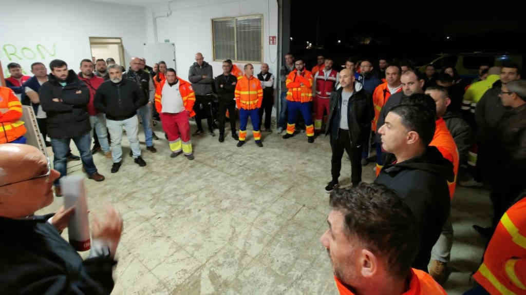 Unha asemblea de persoal de ambulancias de Civera o pasado mes de febreiro (Foto: Nós Diario).