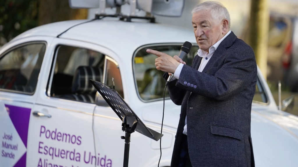 Suso Díaz, pai de Yolanda Díaz, na Coruña durante o único mitin de campaña en que participou (Foto: Por Coruña).