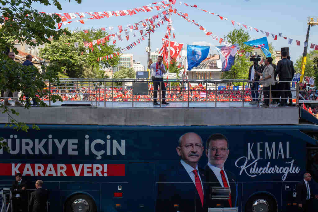 Ekrem Imamoglu, alcalde de Istambul, nun mitin antonte para apoiar Kemal Kilicdaroglu, o candidato da oposición. (Foto: Tolga Ildun / Zuma Press Wire / DPA)