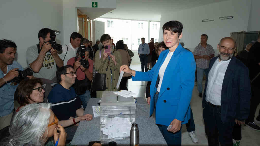 Ana Pontón votando en Santiago (Foto: Nós Diario)