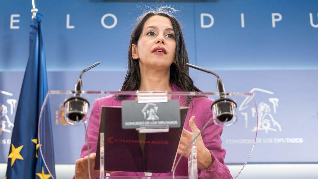 A portavoz de Ciudadanos no Congreso, Inés Arrimadas, compareceu esta quinta feira para anunciar o seu abandono da primeira liña política. (Foto: Diego Radamés / Europa Press)