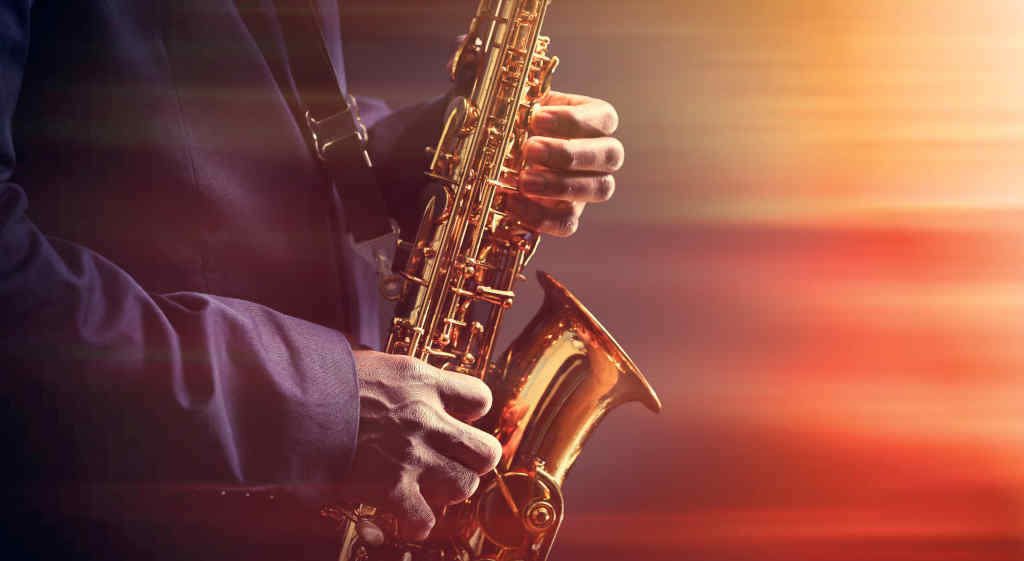 O saxo é un dos instrumentos principais do jazz (Foto: África Studio).