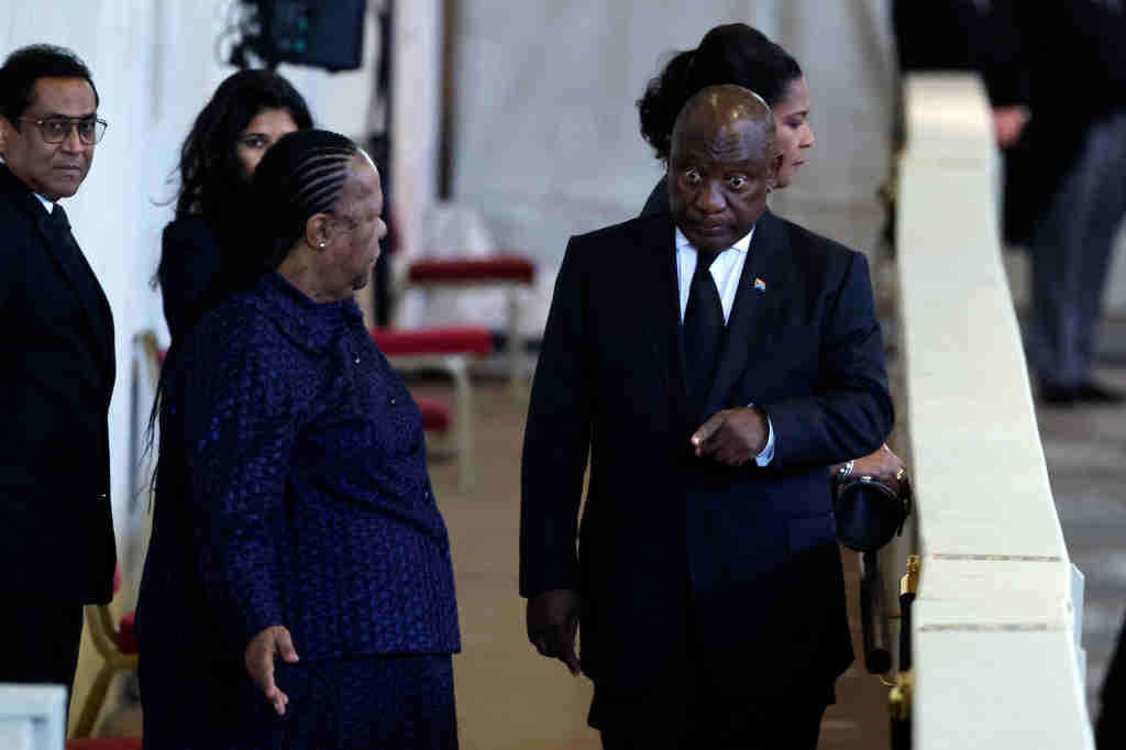 Naledi Pandor, titular de Exteriores, e Cyril Ramaphosa, presidente de Suráfrica. (Foto: Chip Somodevilla / PA Wire / dpa)