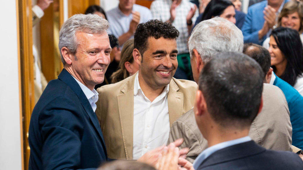 O presidente da Xunta da Galiza, Alfonso Rueda, e Luís López 'Lugués', presidente da Deputación de Ponrt nun acto recente. (Foto: Nós Diario)