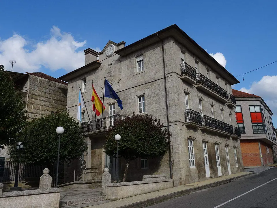 Casa do Concello de Leiro. (Foto: N&oacute;s Diario)