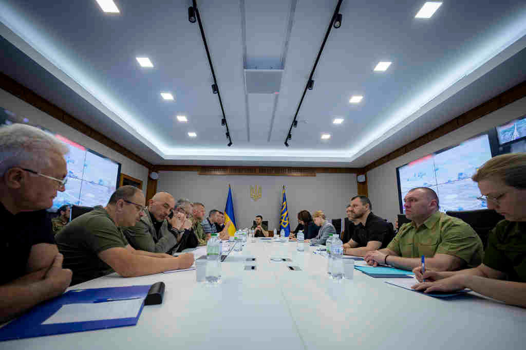 Reunión a terza feira do Consello de Seguridade Nacional e Defensa de Ucraína, co presidente Volodimir Zelenski ao fondo. (Foto: Presidencia de Ucraína / DPA)