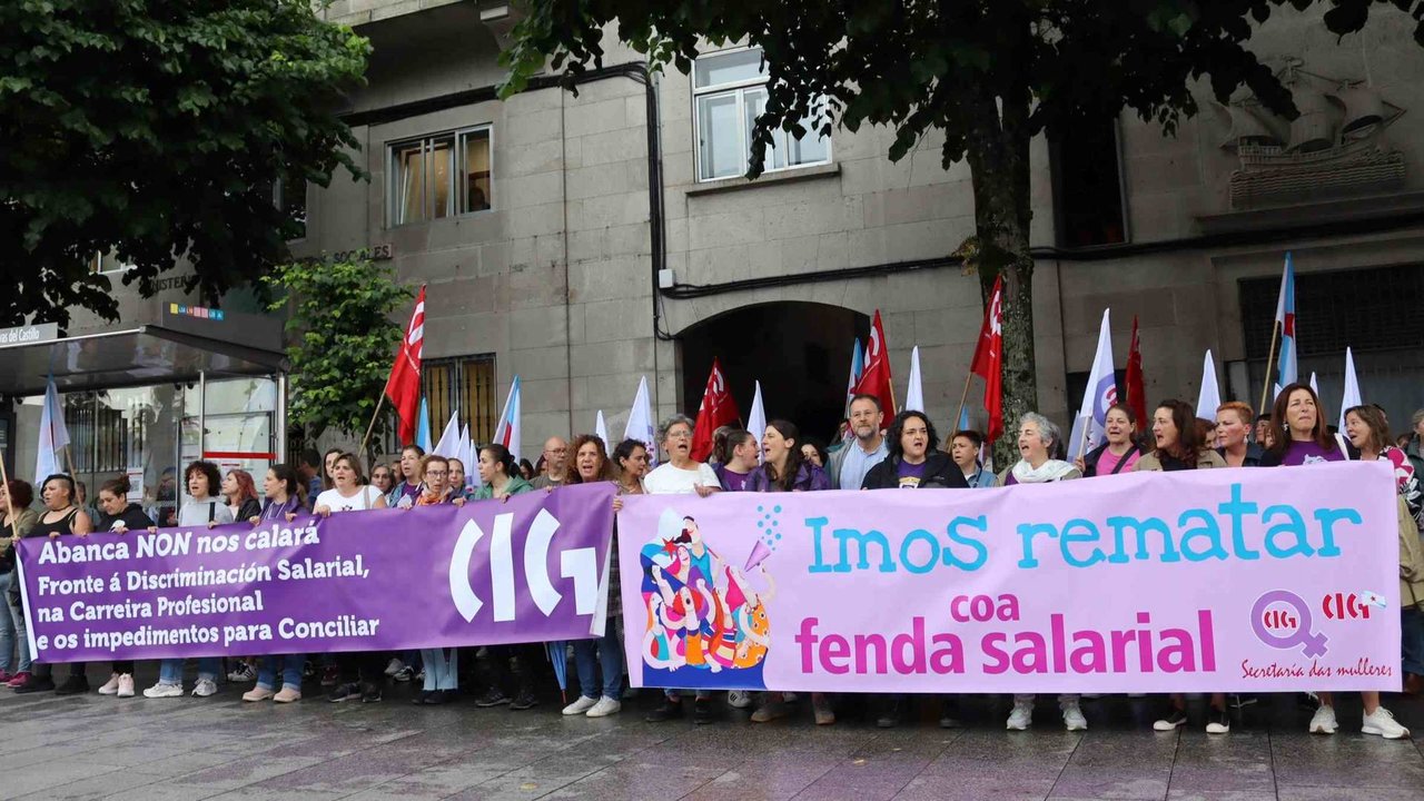 Delegadas da CIG na mobilización desta cuarta feira na cidade de Vigo (Foto: Nós Diario).