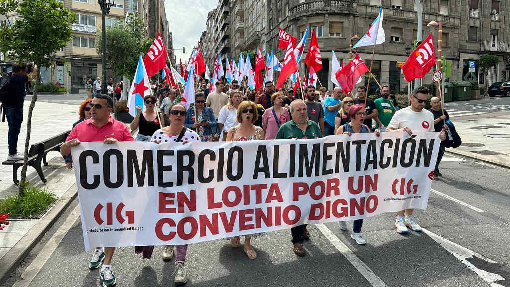 Cabeceira da mobilización decorrida este domingo en Vigo reclamando un convenio digno para o sector do comercio de alimentación. (Foto: Nós Diario)