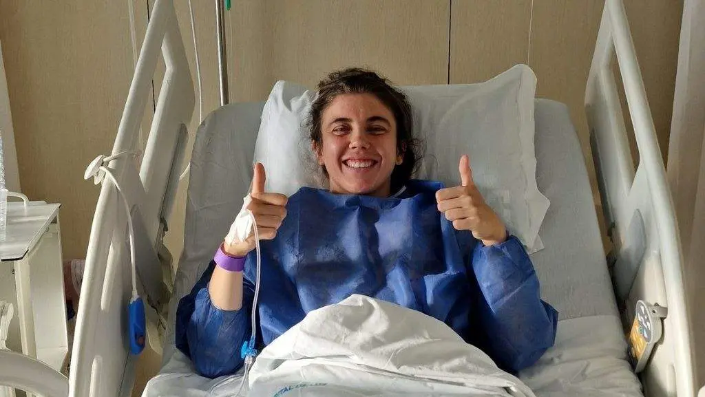 Pauleta, unha das grandes 'cracks' galegas, posa despois de ser operada para reparar o cruzado. (Foto: Paula Dom&iacute;nguez),