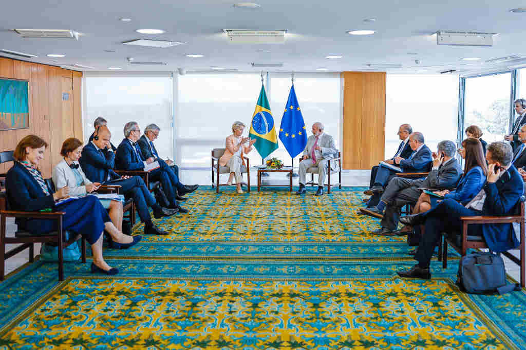A presidenta da C. Europea, Ursula von der Leyen, e o do Brasil, Lula da Silva. (Foto: Ricardo Stuckert / Palacio Planalto / DPA)
