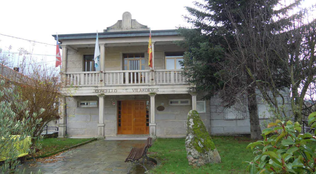 Casa do Concello de Vilardev&oacute;s /Foto: Estevoae&iacute;)