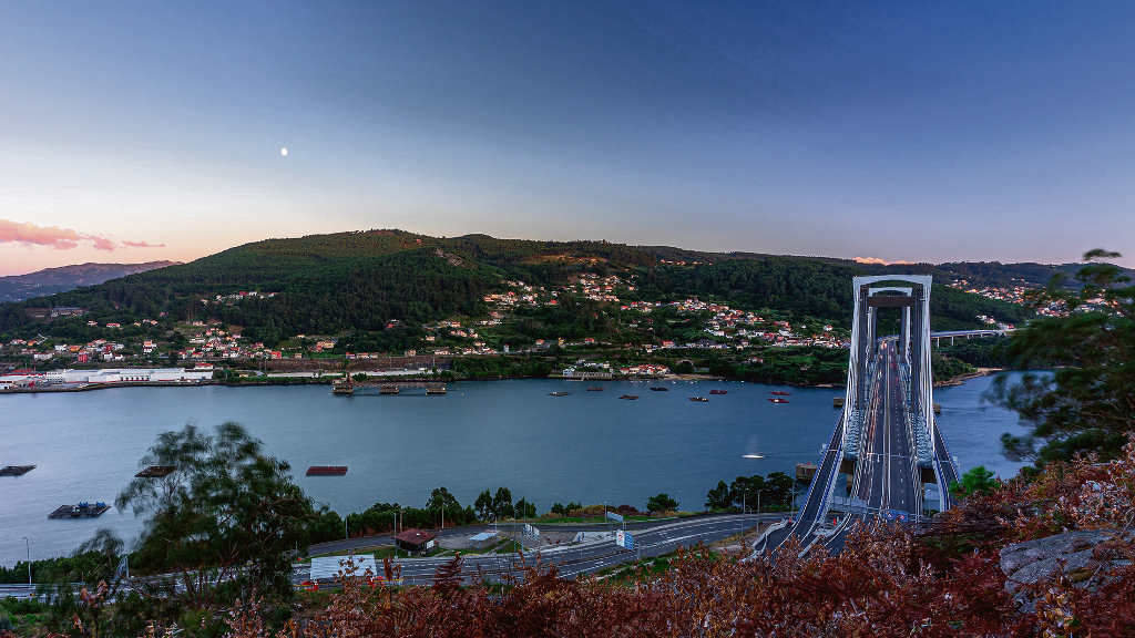 Panorámica da AP-9 ao seu paso pola ponte de Rande sobre a ría de Vigo. (Foto: Nós Diario)