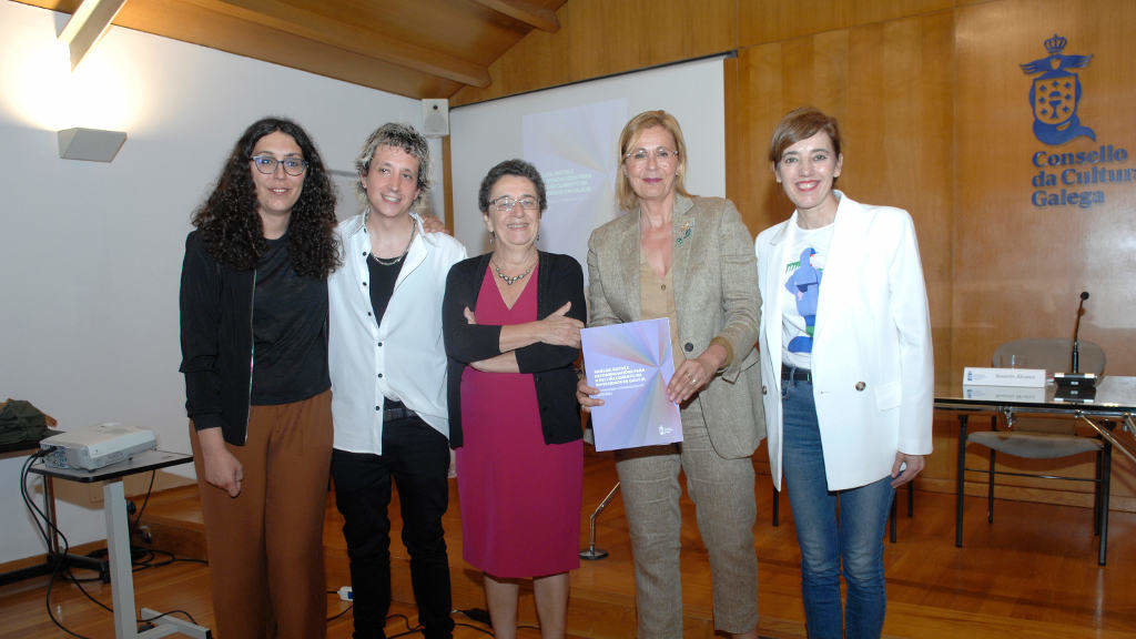 Daniela Ferrández, Enrique Latorre, Rosario Álvarez, Carme Adán e Marta Lois. (Foto: CCG)