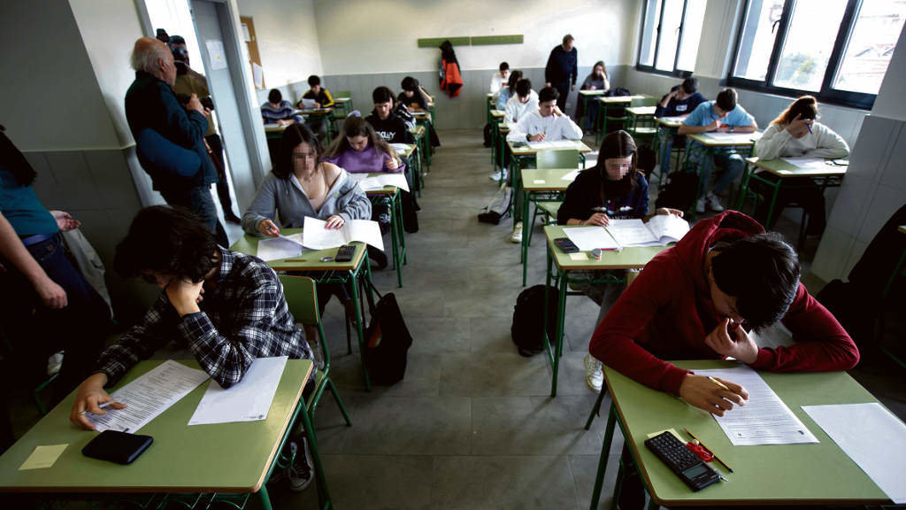 Ao redor de 3.000 estudantes saen cada ano da Educación Secundaria Obrigatoria (ESO) sen o título. (Foto: Europa Press)
