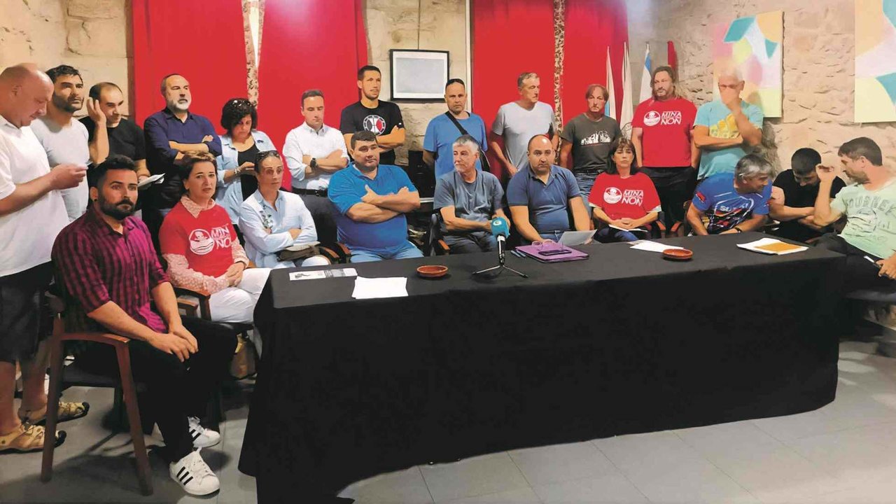 Representantes das organizacións que asinaron a declaración conxunta, esta quinta feira (Foto: Nós Diario).