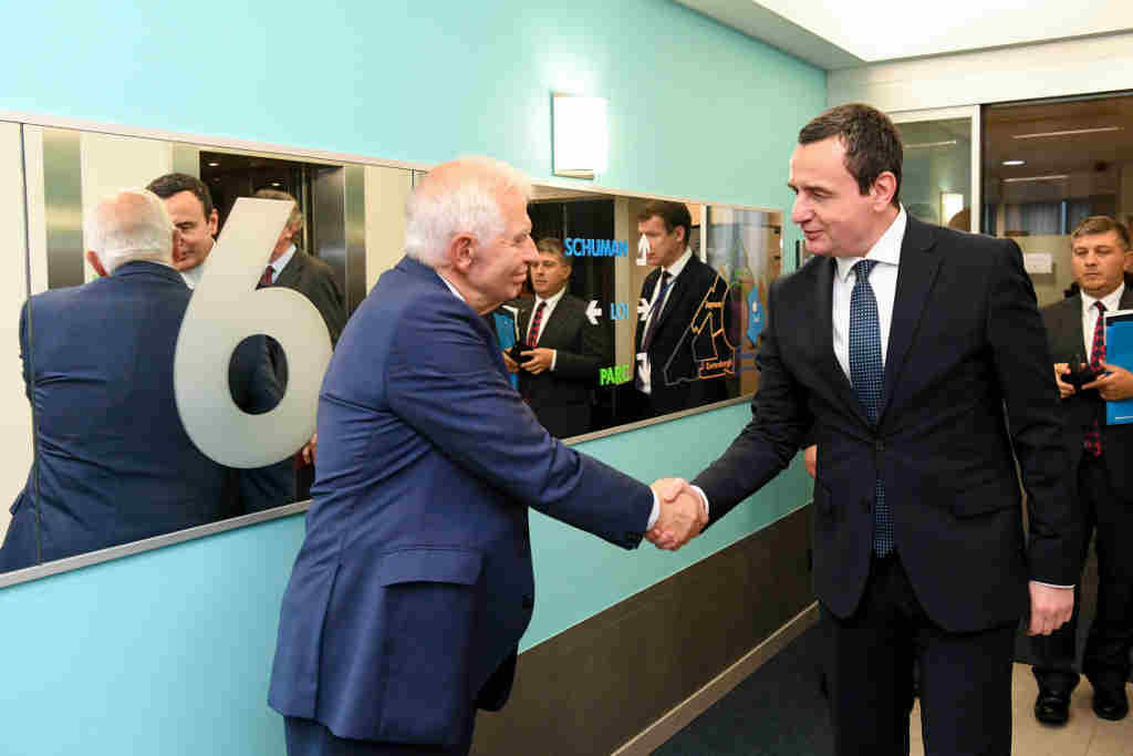 Josep Borrell, alto representante para Política Exterior da UE, recibiu a quinta feira a Albin Kurti, primeiro ministro de Kosovo. (Foto: Unión Europea)