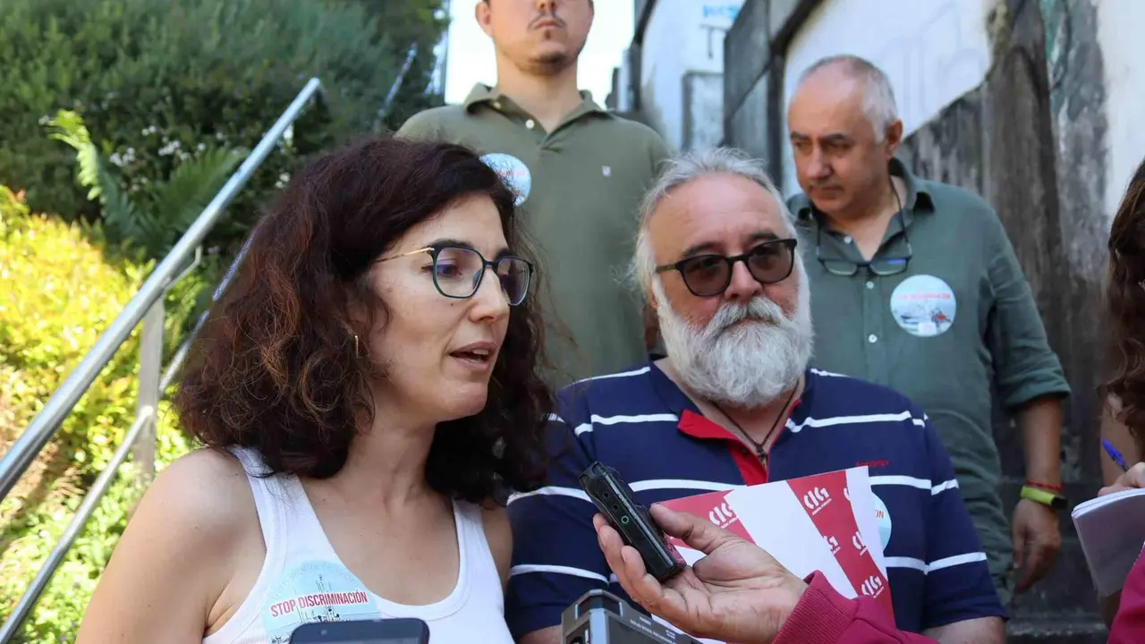 &Aacute; esquerda, Zeltia Burgos, da CIG-Administraci&oacute;n (Foto: N&oacute;s Diario).