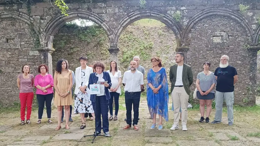 A alcaldesa de Santiago, Goretti Sanmart&iacute;n, intervindo no acto do BNG esta segunda feira en Bonaval. (Foto: Europa Press)