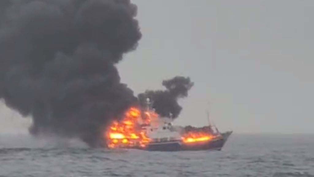 Os 15 tripulantes foron rescatados polo 'Nuevo Confurco'.