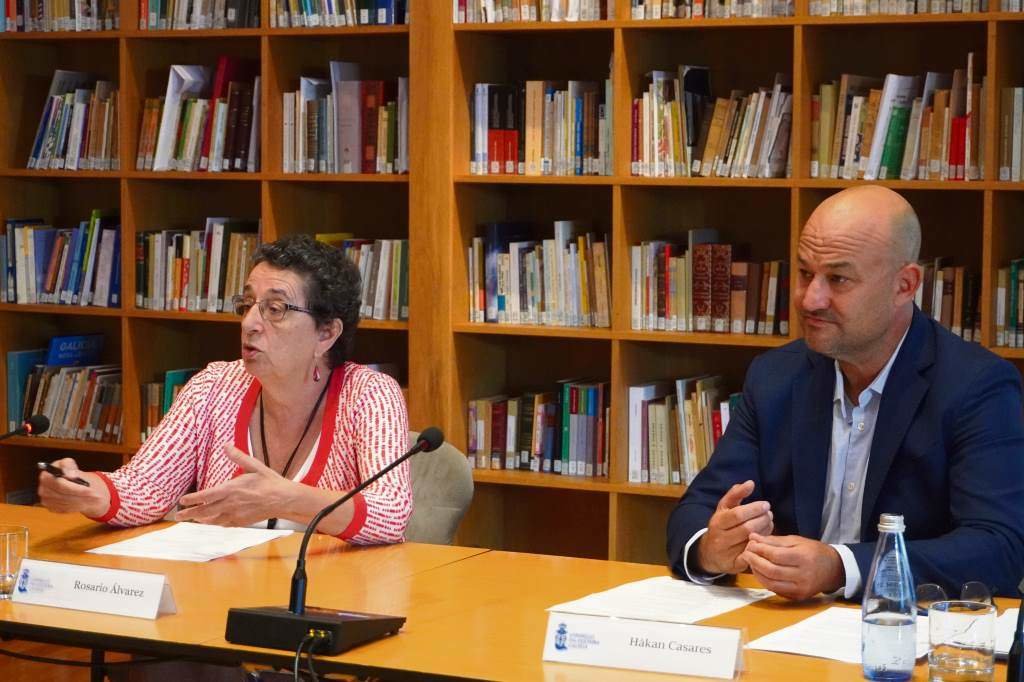 Rosario Álvarez e Håkan Casares, 
onte, na presentación do informe.