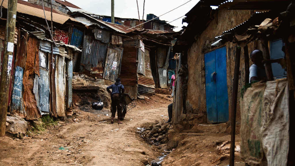 O barrio pobre de Kibera, en Nairobi, Kenia, supera o millón de habitantes e é un dos máis grandes de África. (Foto: Nós Diario)