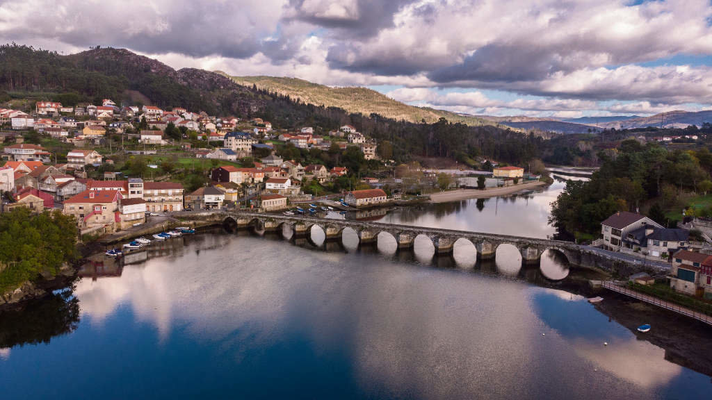 A contorna da Ponte Sampaio (Pontevedra e Soutomaior) é parte da súa esencia como espazo histórico de unión. (Foto: S. Vigo)