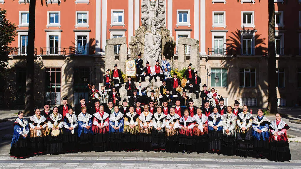 Composici&oacute;n actual do coro coru&ntilde;&eacute;s C&aacute;ntigas da Terra.