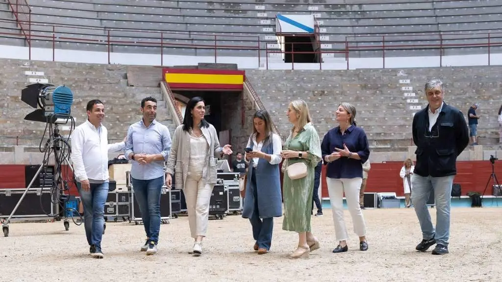 O PP prepara o mitin central da campa&ntilde;a de Feixoo, na praza de touros de Pontevedra. (Foto: Europa Press)