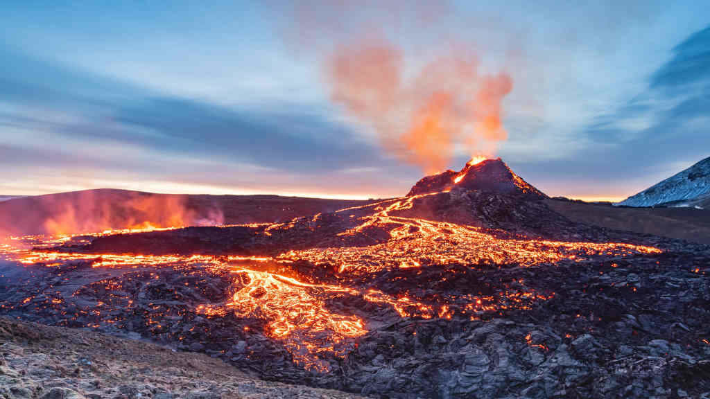 O volcán de Fagradalsfjall en Islandia o ano pasado (Foto: Mateusz / Adobe Stock).