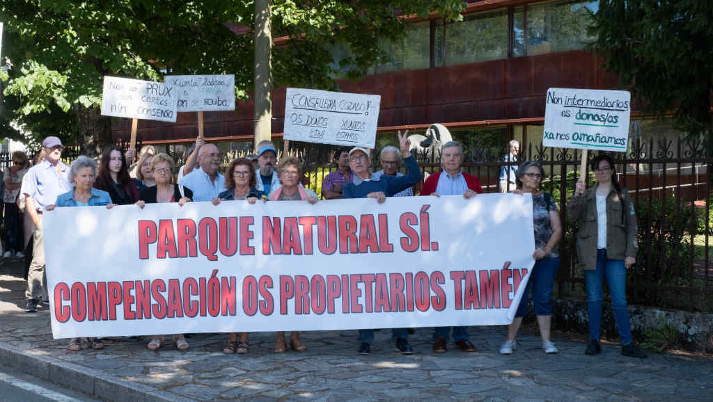 Protesta de propietarios de terreos nas Fragas do Eume esta quinta feira en Compostela (Foto: Arxina).