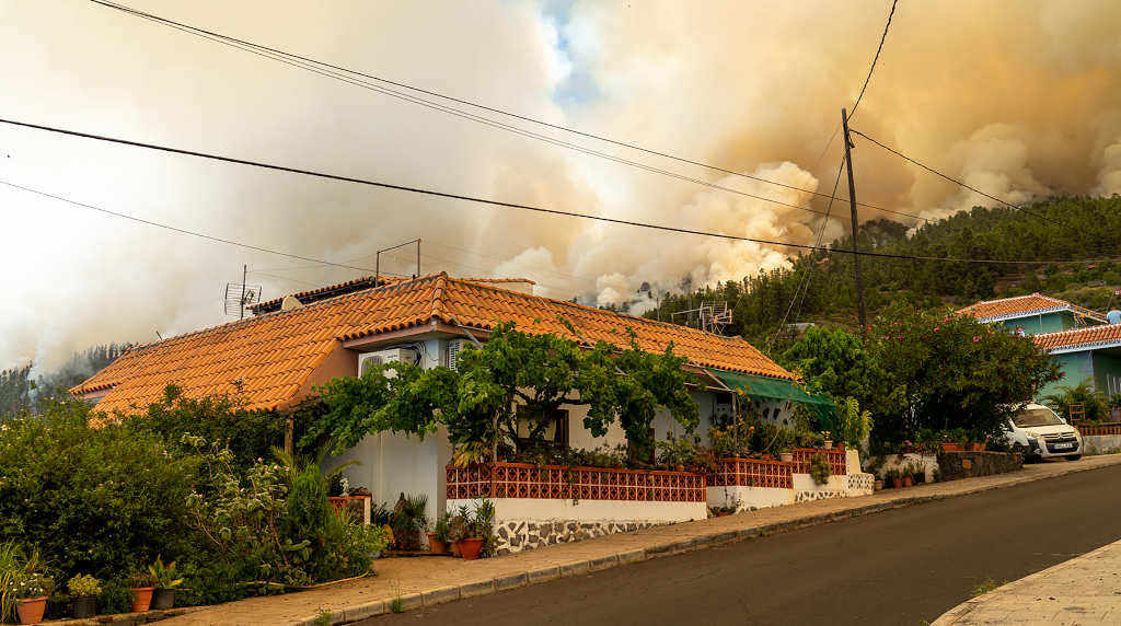 Unha casa no municipio canario de Pntagorda afectada polo incendio (Foto: Europa Press).