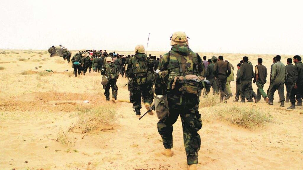 Soldados do exército dos Estados Unidos durante a invasión do Iraq no ano 2003. (Foto: Lance Cpl. Brian L. Wickliffe, U.S. Marine Corps)