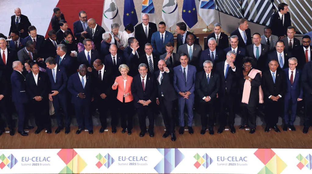A C&uacute;pula Celac-EU reuniu chefes de Estado e de governo europeus, latino-americanos e caribenhos para fortalecer as rela&ccedil;&otilde;es entre regi&otilde;es (Foto: Francois Lenoir / European Council).